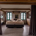 Maison d'hôtes Na Kopecku Ad 1795 - S Wellness A Restauraci Collina Di Nuovo