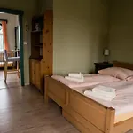 Maison d'hôtes Na Kopecku Ad 1795 - S Wellness A Restauraci Collina Di Nuovo