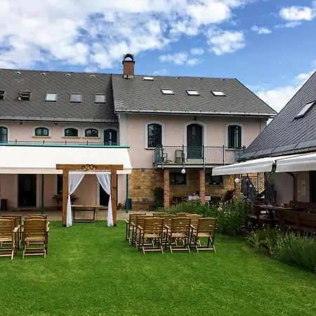 Gasthof Na Kopecku Ad 1795 - S Restauraci A Wellness V Podkrkonosi