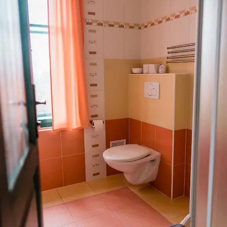Na Kopecku Ad 1795 - S Wellness A Restauraci Collina Di Nuovo 4*