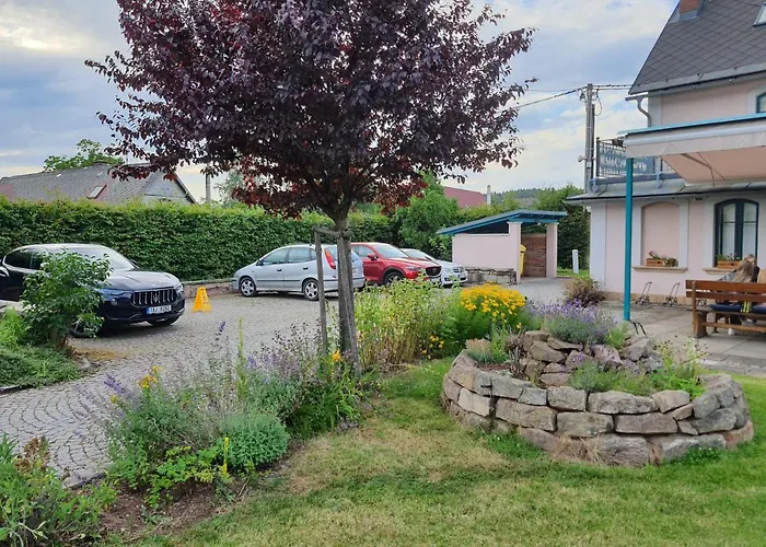 Πανσιόν Na Kopecku Ad 1795 - S Restauraci A Wellness V Podkrkonosi