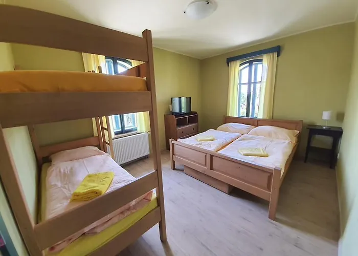 Πανσιόν Na Kopecku Ad 1795 - S Restauraci A Wellness V Podkrkonosi