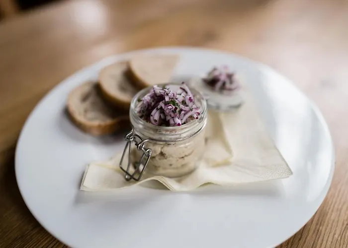 Πανσιόν Na Kopecku Ad 1795 - S Restauraci A Wellness V Podkrkonosi