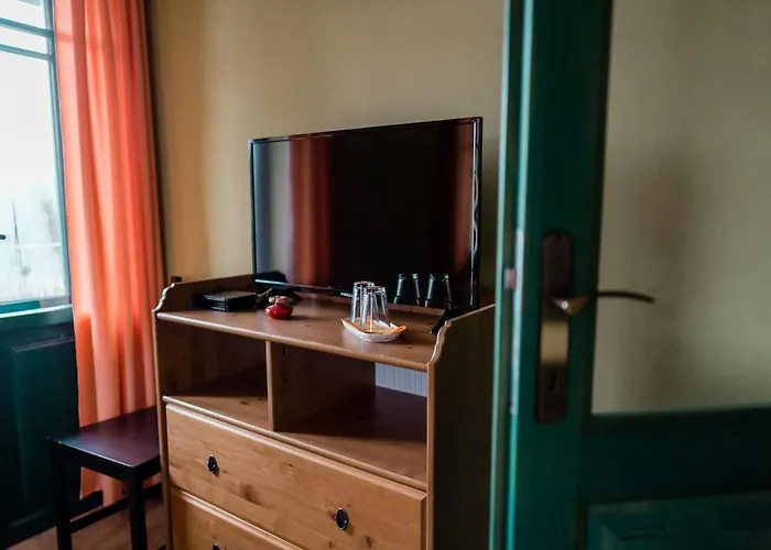 Πανσιόν Na Kopecku Ad 1795 - S Restauraci A Wellness V Podkrkonosi