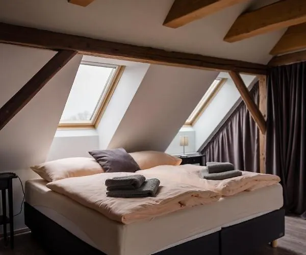 Πανσιόν Na Kopecku Ad 1795 - S Restauraci A Wellness V Podkrkonosi